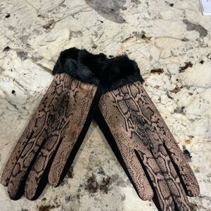 Elegant Brown Snake Print Gloves